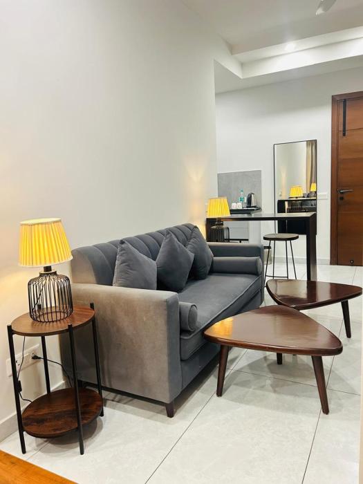 royal studio golf course road