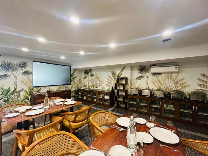 royal studio golf course road