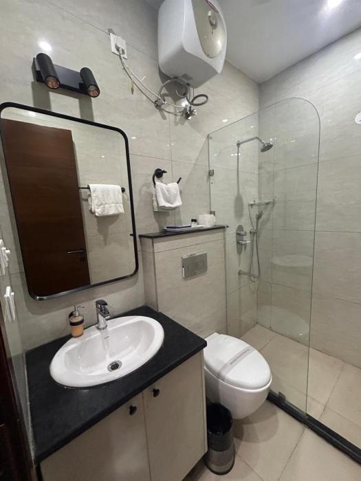 royal studio golf course road