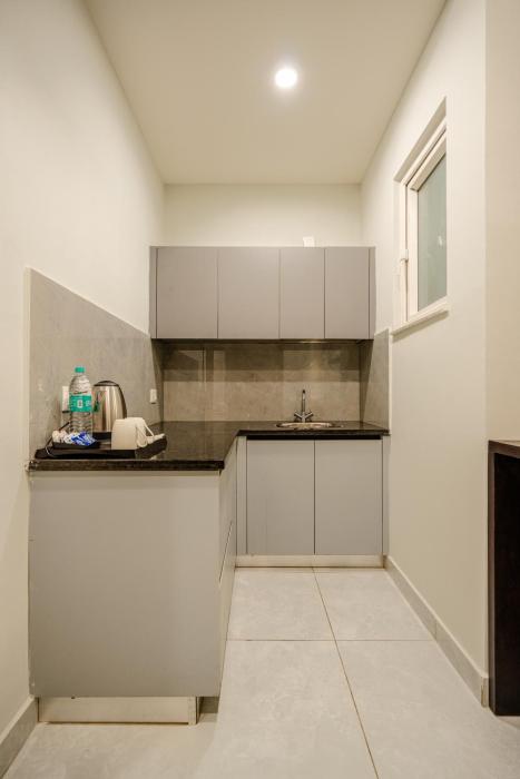 royal studio golf course road