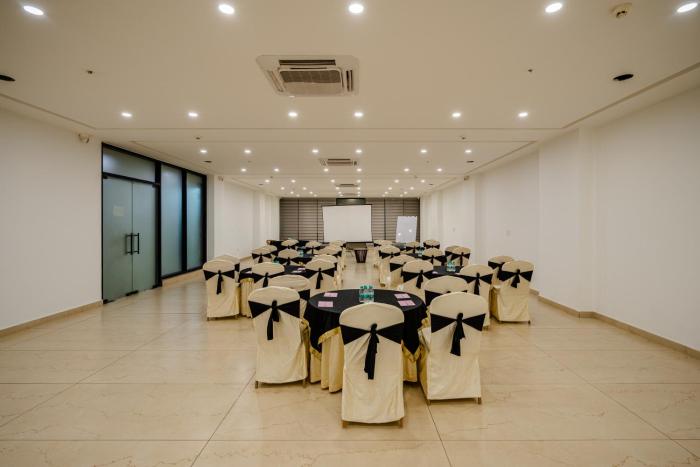 royal studio golf course road