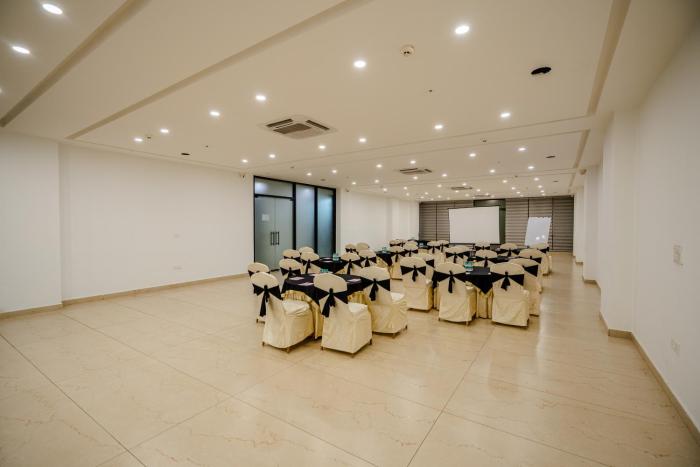 royal studio golf course road