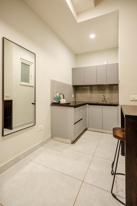 royal studio golf course road