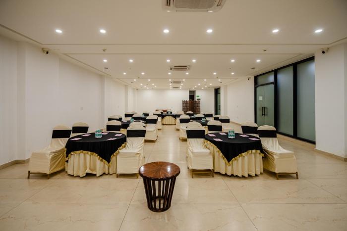 royal studio golf course road