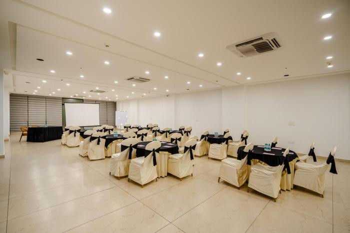 royal studio golf course road