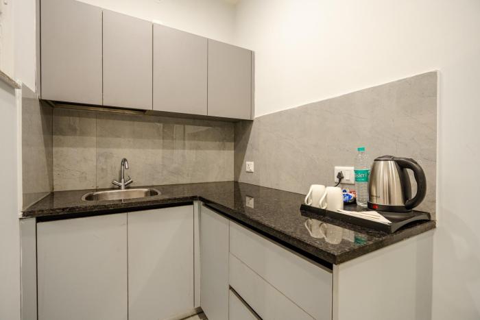 royal studio golf course road