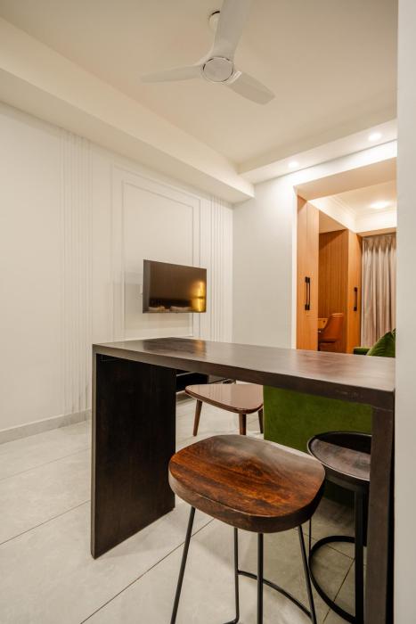 royal studio golf course road