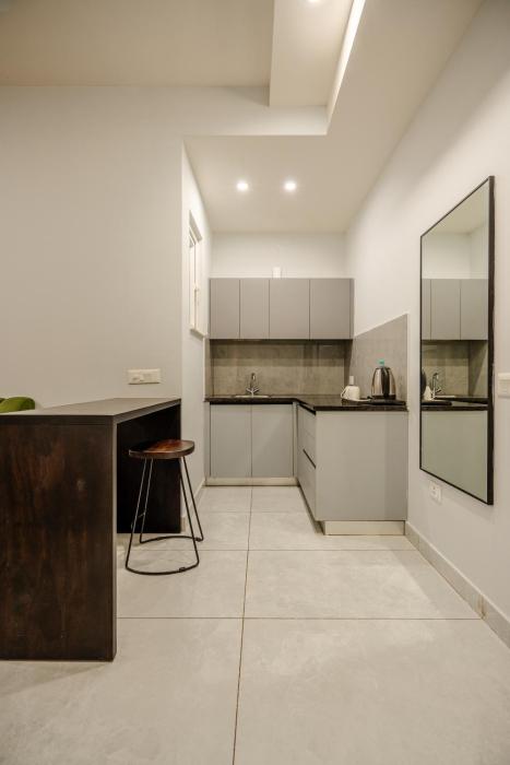 royal studio golf course road