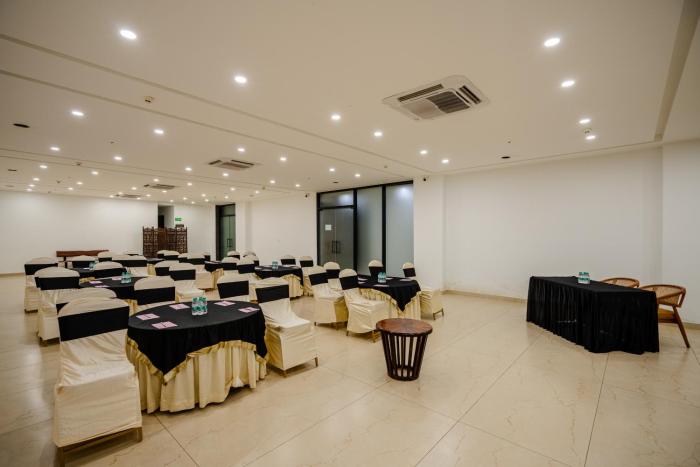 royal studio golf course road