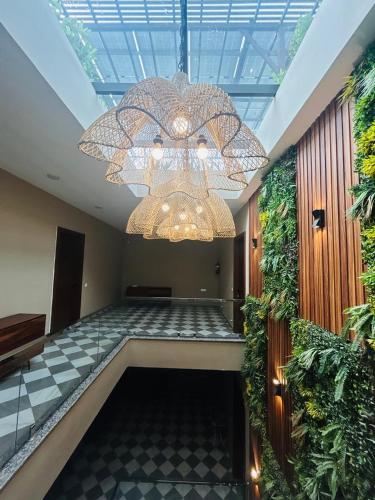 royal studio golf course road