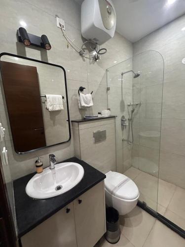 royal studio golf course road