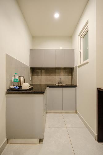 royal studio golf course road