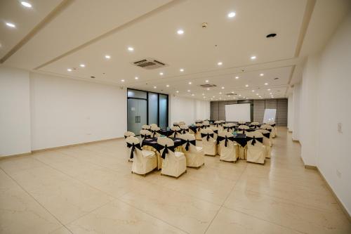 royal studio golf course road