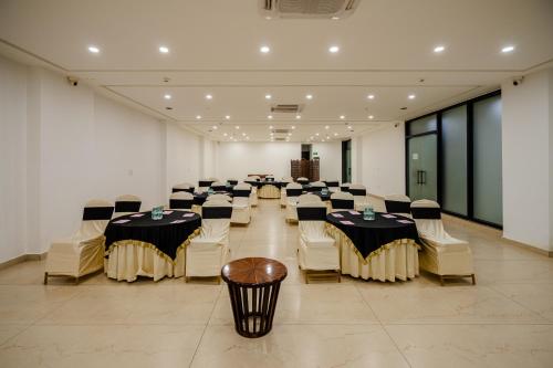 royal studio golf course road