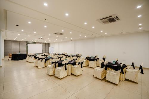 royal studio golf course road