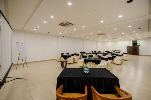 royal studio golf course road