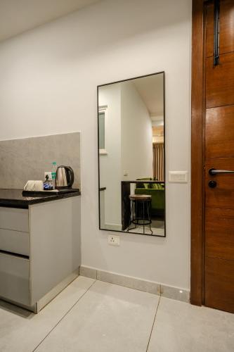 royal studio golf course road