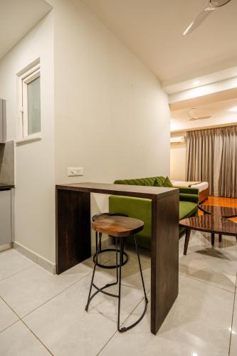 royal studio golf course road