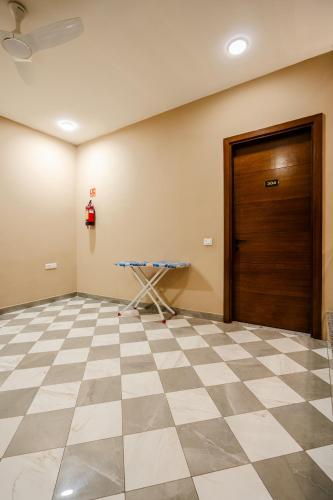royal studio golf course road