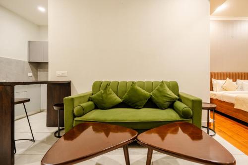 royal studio golf course road
