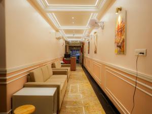 hotel nirvvana residency