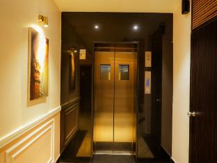 hotel nirvvana residency