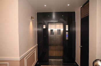 hotel nirvvana residency