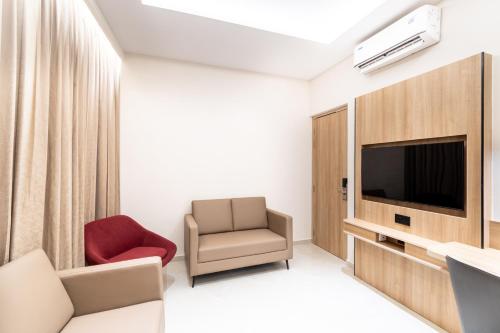 hotel lenexa by bestinn leisure
