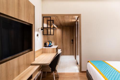 hotel lenexa by bestinn leisure