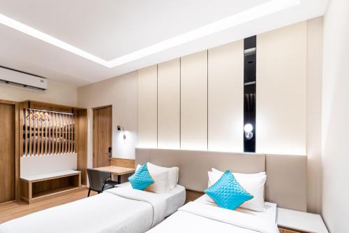 hotel lenexa by bestinn leisure