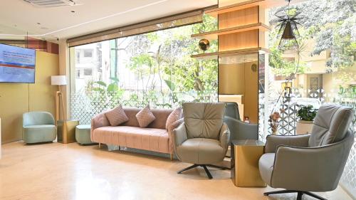 hotel lenexa by bestinn leisure