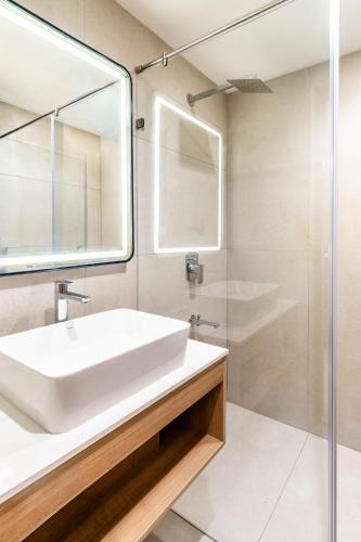 hotel lenexa by bestinn leisure