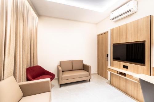 hotel lenexa by bestinn leisure
