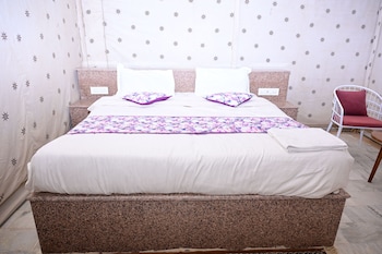 The Royal Sam Desert Camp,,2 star