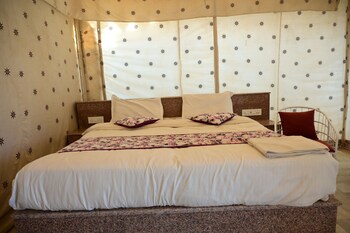 the royal sam desert camp