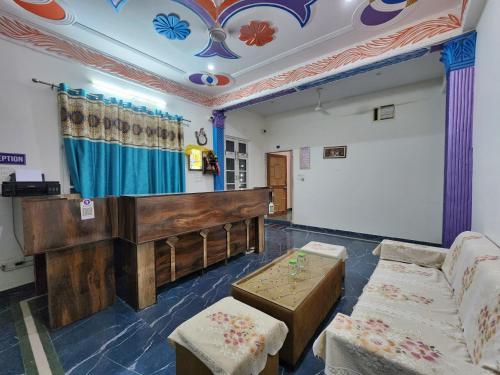 Thakur Guest House,,4 star