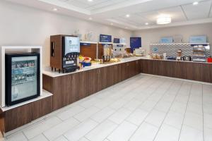 holiday inn express and suites pekin peoria area by ihg