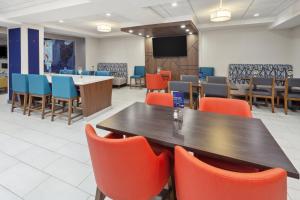 holiday inn express and suites pekin peoria area by ihg
