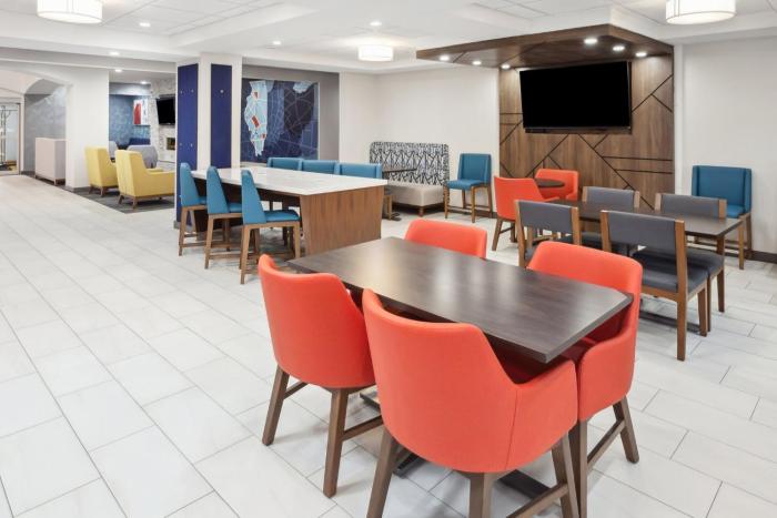 holiday inn express and suites pekin peoria area by ihg