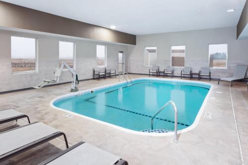 holiday inn express and suites pekin peoria area by ihg