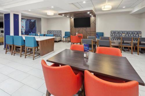 holiday inn express and suites pekin peoria area by ihg