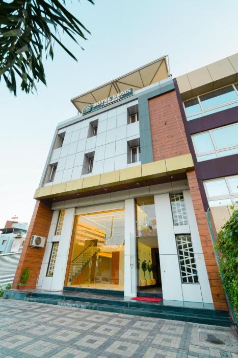 hotel deols paradise