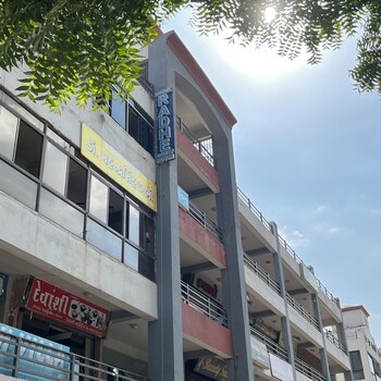 hotel radhe kuudasan