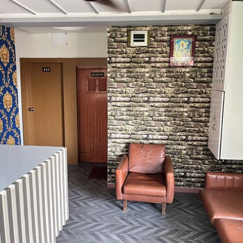 Hotel Radhe Kuudasan,,2 star