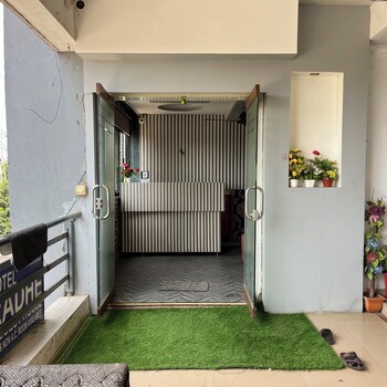 Hotel Radhe Kuudasan,,2 star