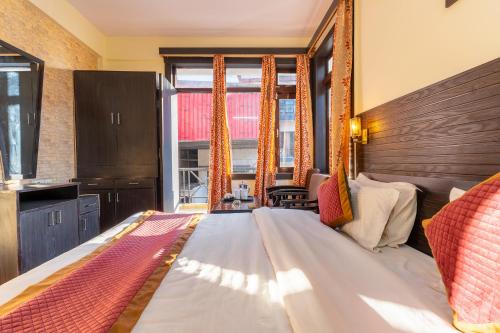 the raikwals by vista stays