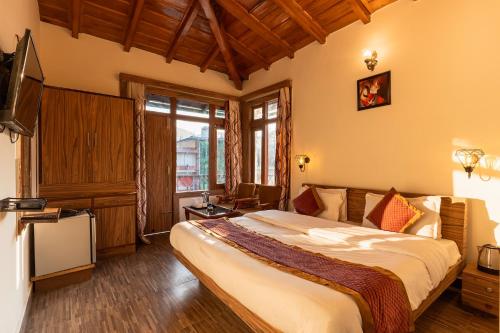 the raikwals by vista stays