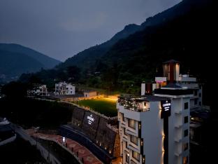 crestorio resort and spa dehradun