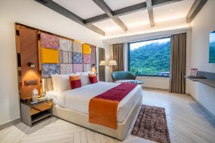 crestorio resort and spa dehradun