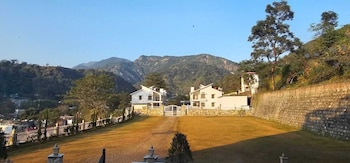 crestorio resort and spa dehradun